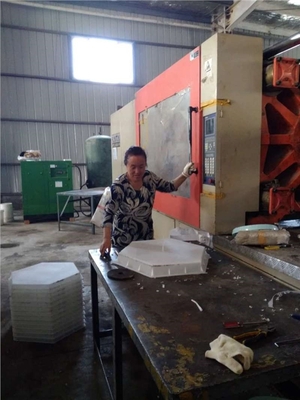 塑料模具厂一天产量解析 模具生产核心数据揭秘